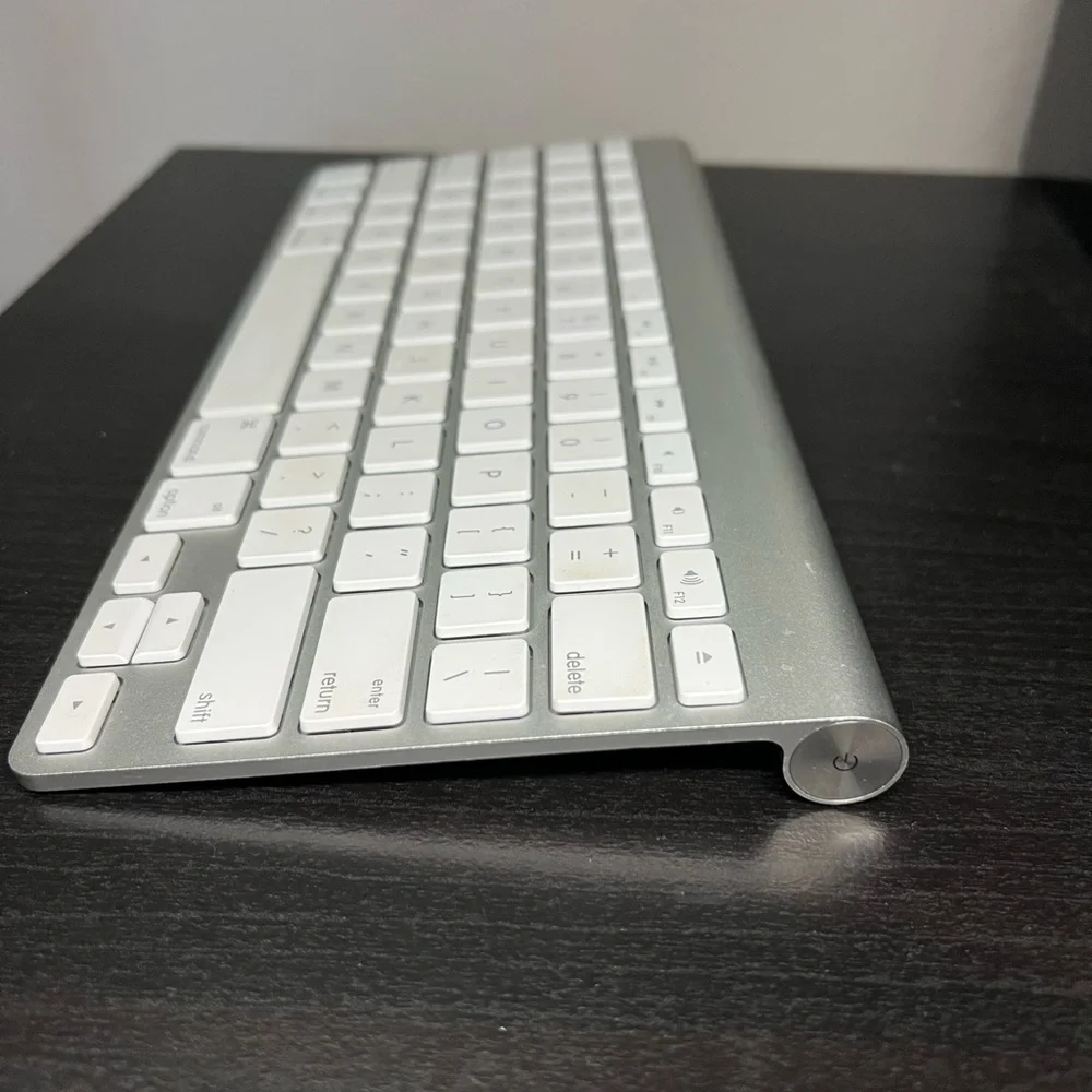 Apple A1314 Wireless‎ Keyboard w Bluetooth for iMac Mac iPad